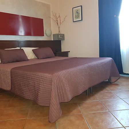 Hotel La Pendola Ozzero Bagian luar foto