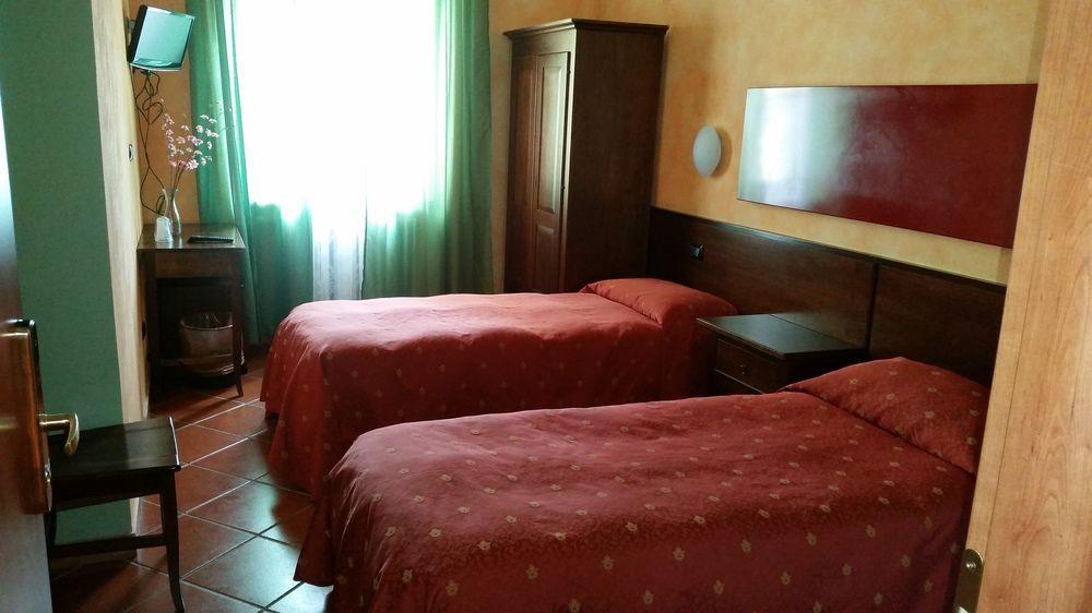 Hotel La Pendola Ozzero Bagian luar foto