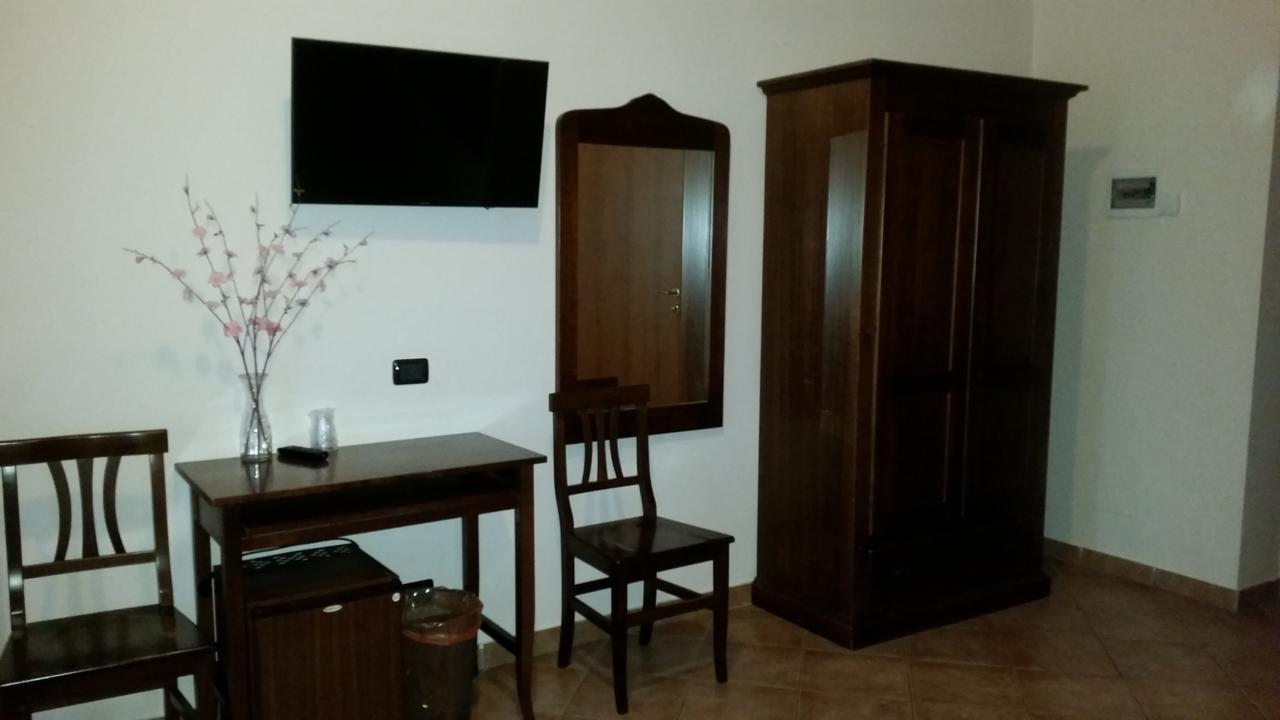 Hotel La Pendola Ozzero Bagian luar foto