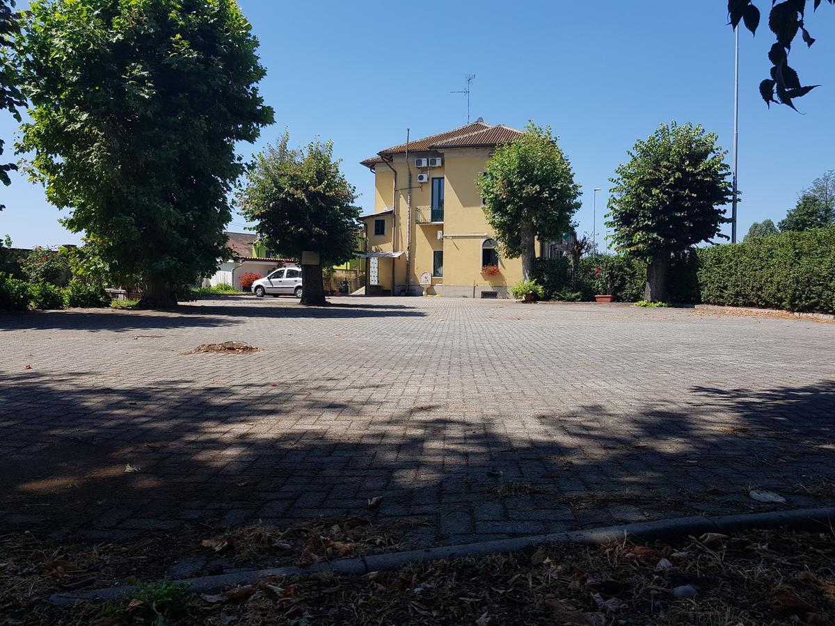 Hotel La Pendola Ozzero Bagian luar foto