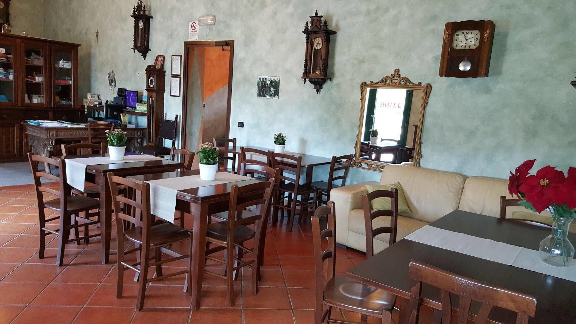 Hotel La Pendola Ozzero Bagian luar foto