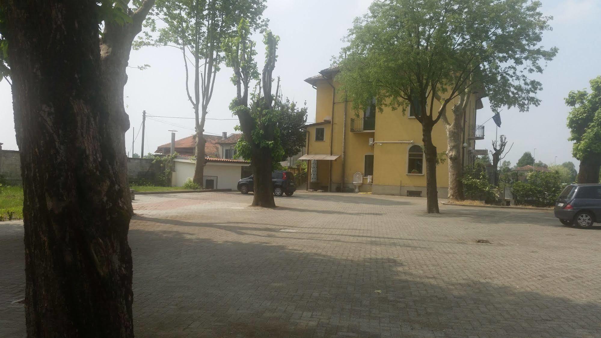 Hotel La Pendola Ozzero Bagian luar foto
