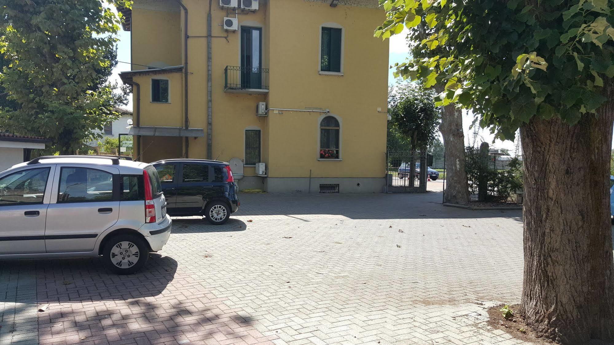 Hotel La Pendola Ozzero Bagian luar foto
