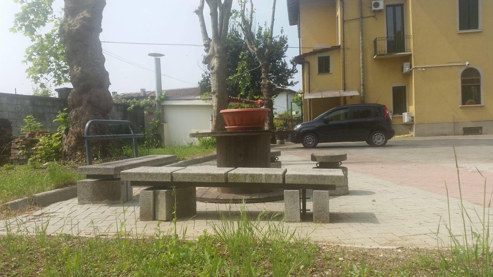 Hotel La Pendola Ozzero Bagian luar foto